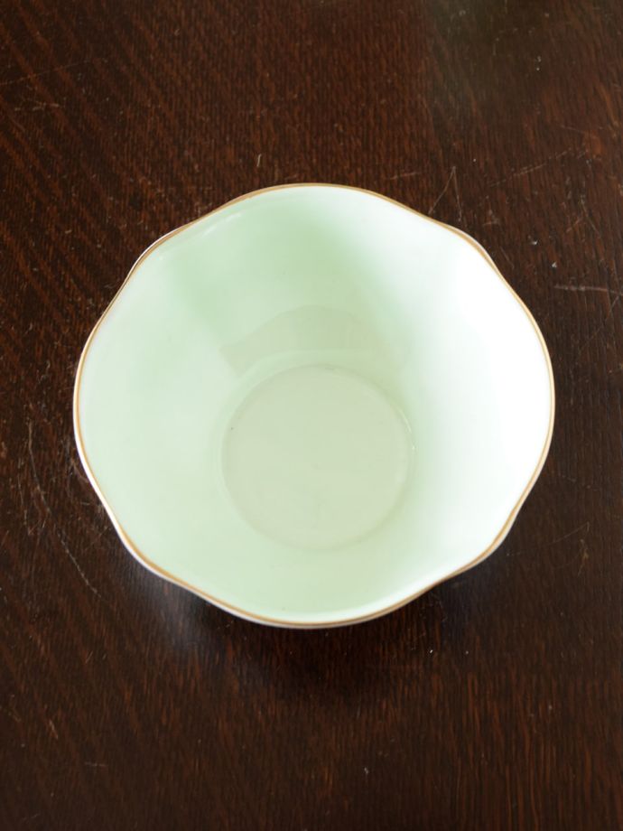 英国アンティークのおしゃれな食器