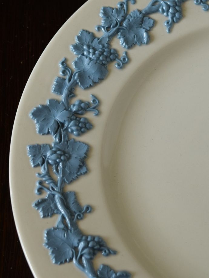 ウェッジウッド クイーンズウェア アンティークプレート 英国のウェッジウッド社のクイーンズウェアプレート、白×青が美しい