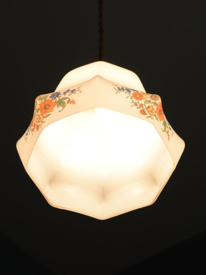 アンティーク照明の美しい灯り