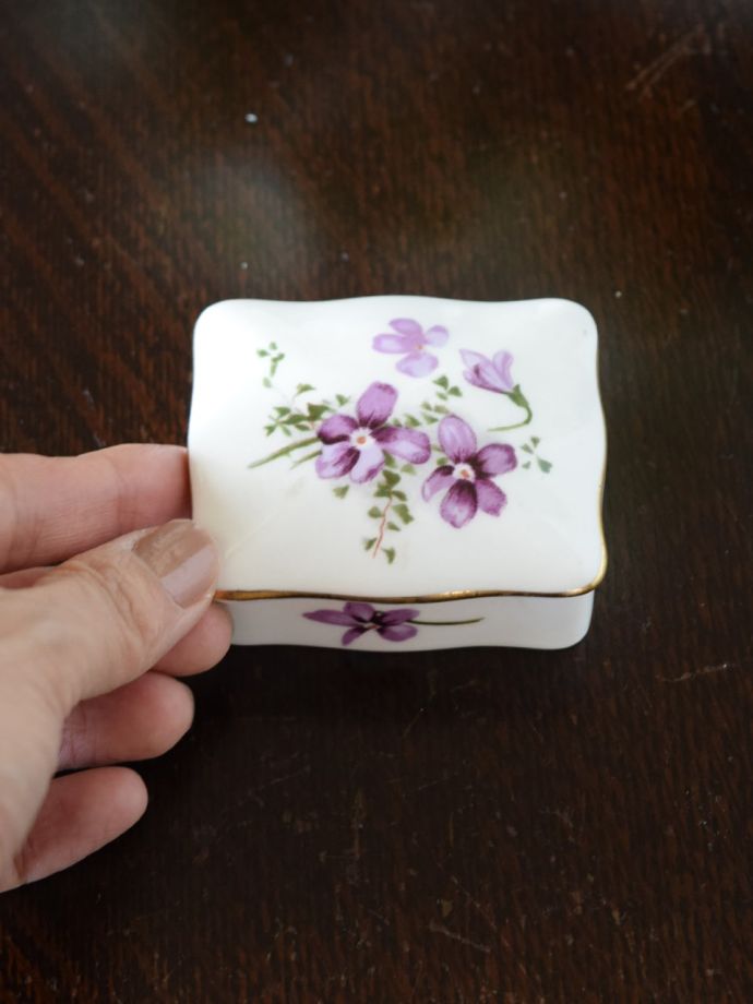 アンティークのトリンケットボックス