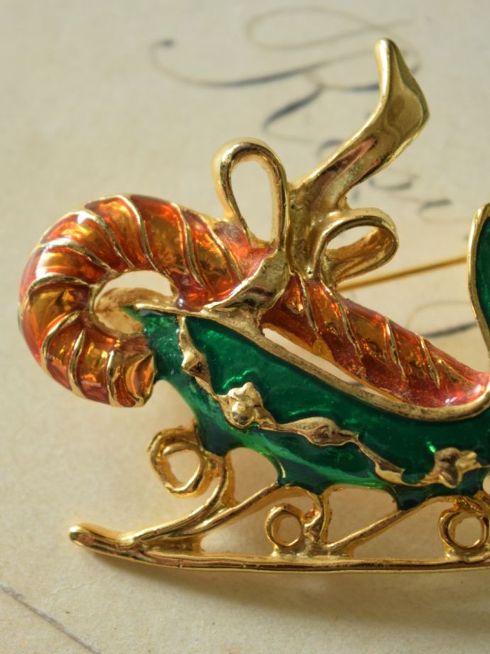 アンティークのブローチ