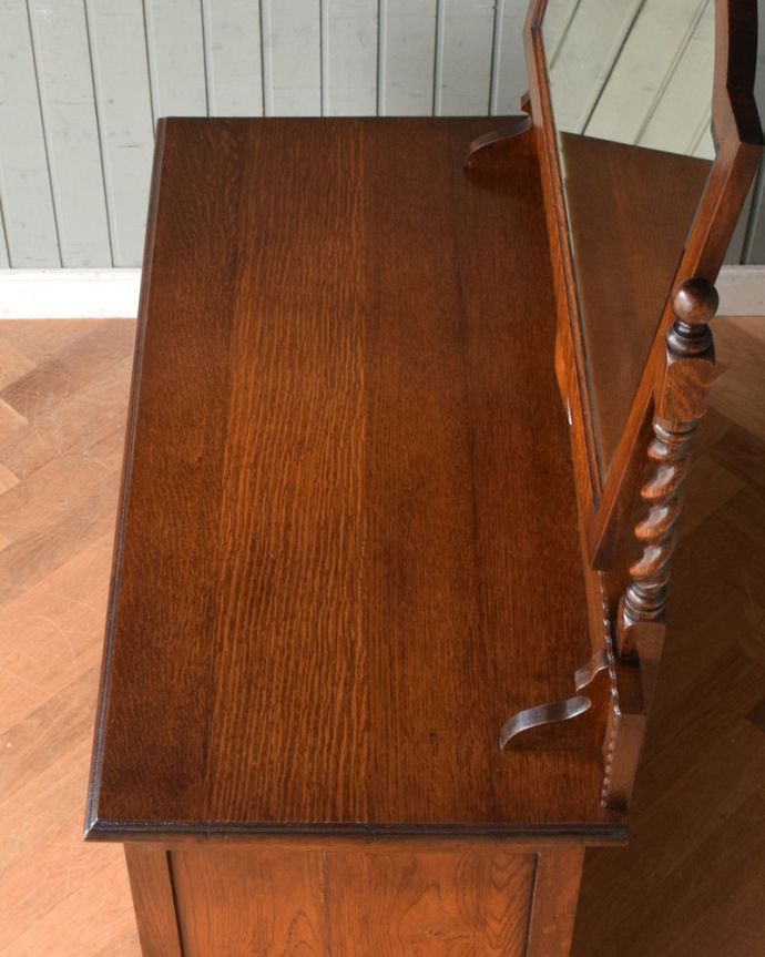 アンティークのドレッサー アンティーク家具 オーク材の上品な英国アンティーク、和室にも似合うドレッシングチェスト。デスクとしても使える広々とした天板。(m-590-f)