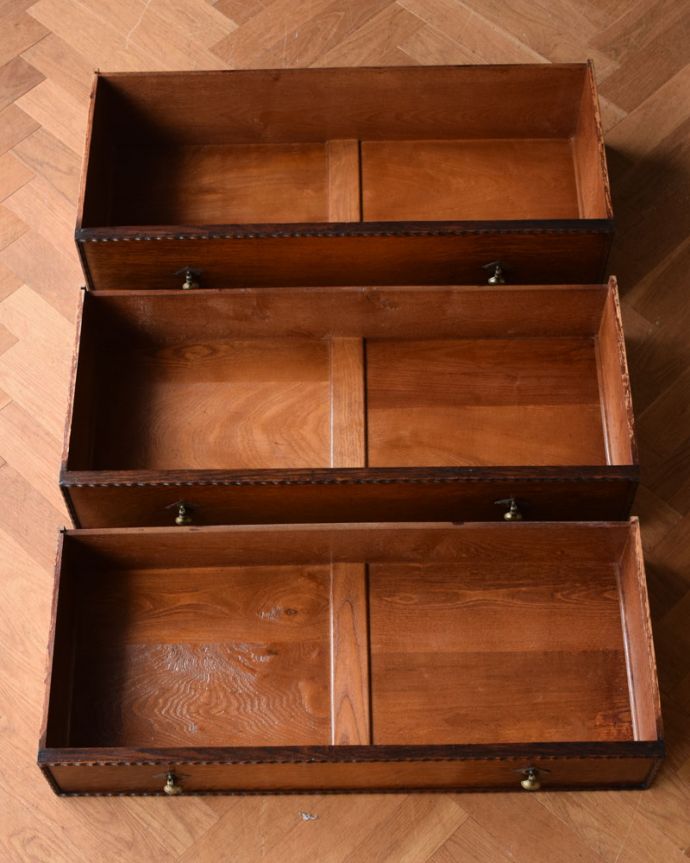 アンティークのドレッサー アンティーク家具 オーク材の上品な英国アンティーク、和室にも似合うドレッシングチェスト。引き出しの中もキレイに修復しました何も入れてもいいようにアンティーク家具専門の職人がキレイにお直ししました。(m-590-f)