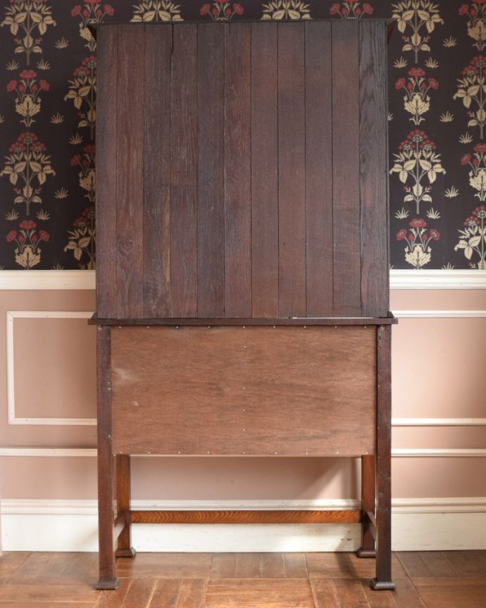 アンティークのキャビネット　アンティーク家具　アンティークの英国輸入家具、お部屋の顔になるウェルッシュドレッサー（食器棚）。後ろからも見て下さい。(m-591-f)