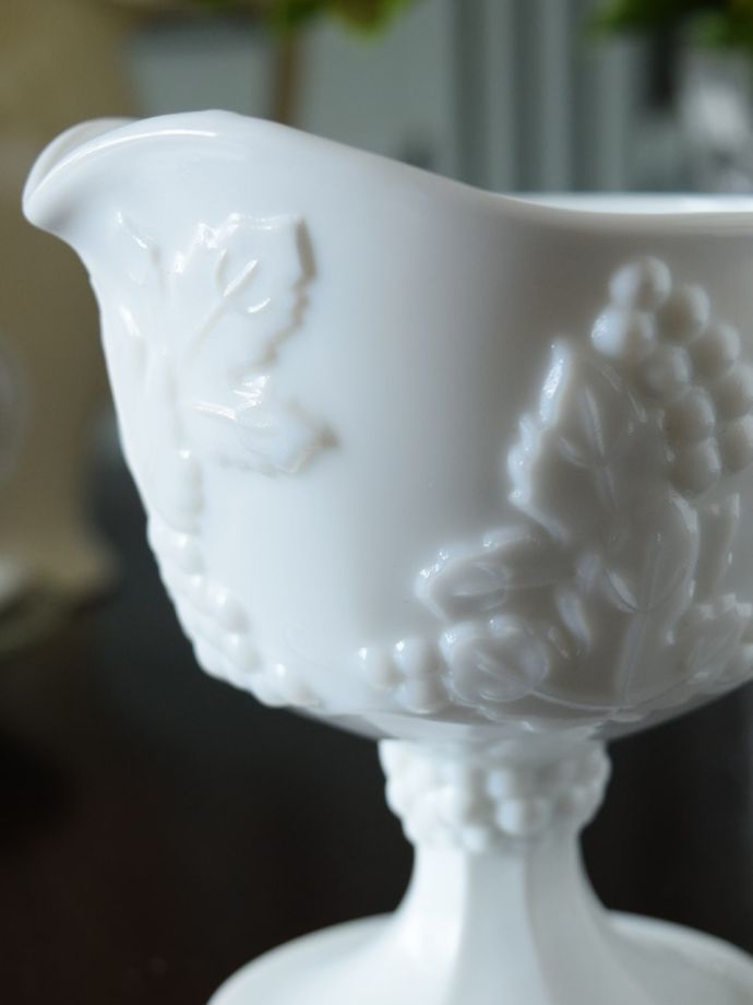 アンティークガラスのミルクピッチャー