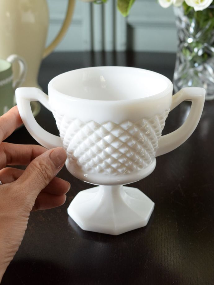 便利に使えるアンティークガラスの食器