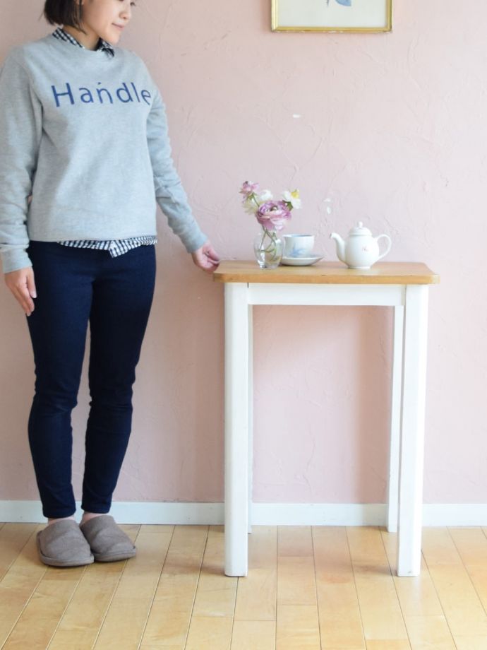 アンティーク家具らしさが漂うテーブル