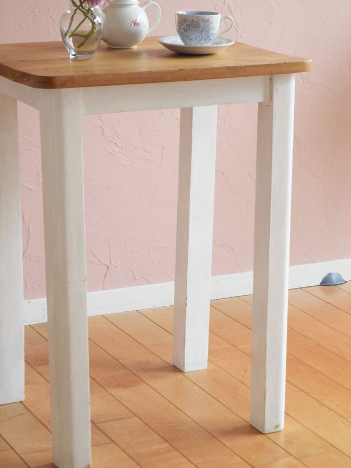 おしゃれなアンティークテーブル