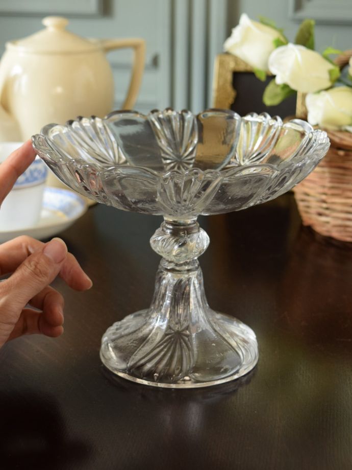 便利に使えるアンティークガラスの食器