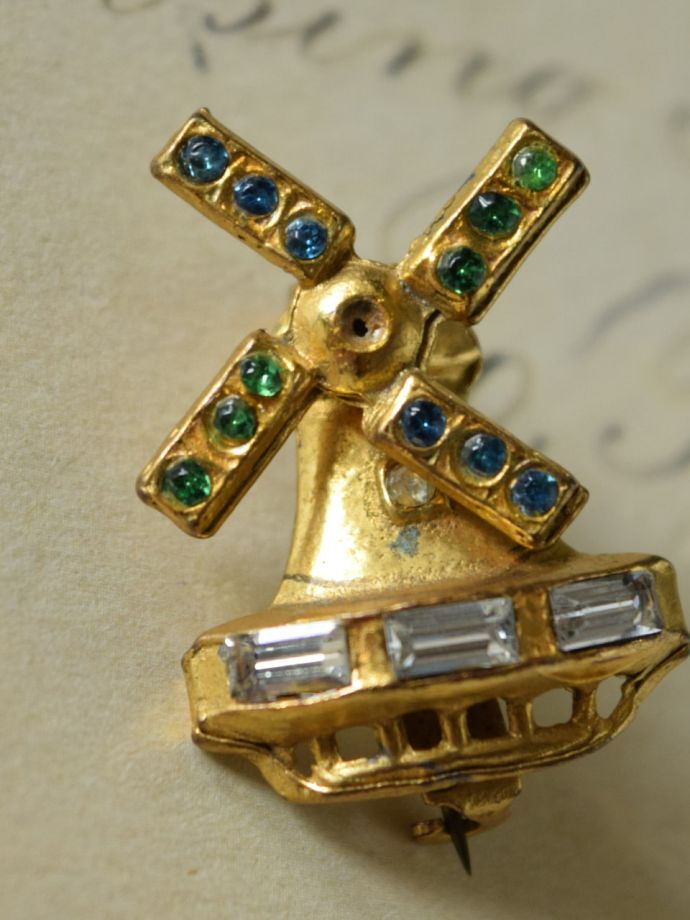 アンティークのブローチ