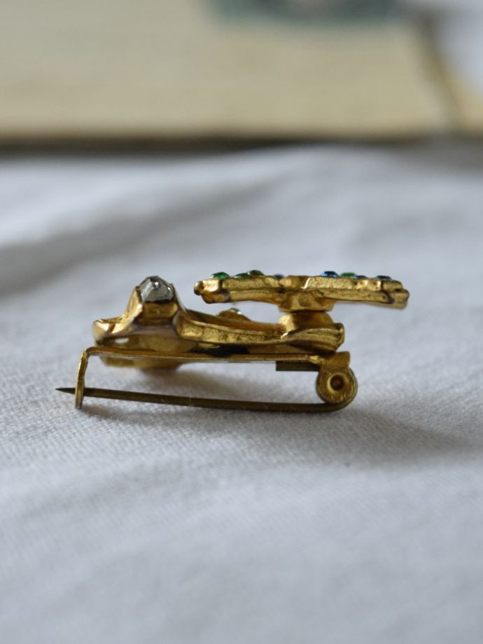 ビンテージのおしゃれなブローチ