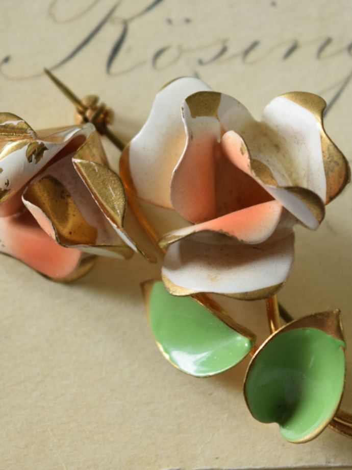 アンティークのブローチ