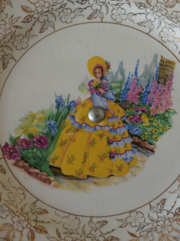 Crinoline ladyのケーキスタンド