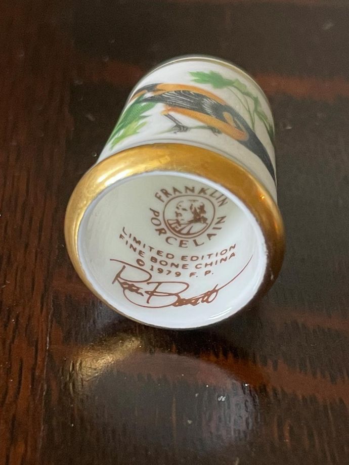 イギリスで見つけたフランクリン・ポーセリンの鳥のアンティーク