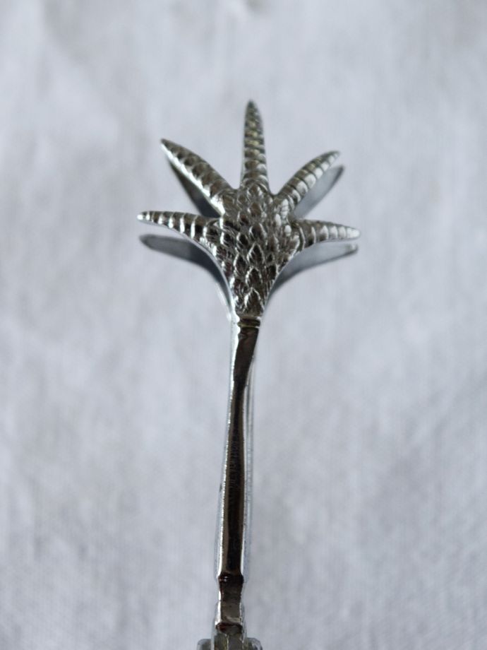 英国のアンティークシルバー、ビクトリア時代に流行したデザインの