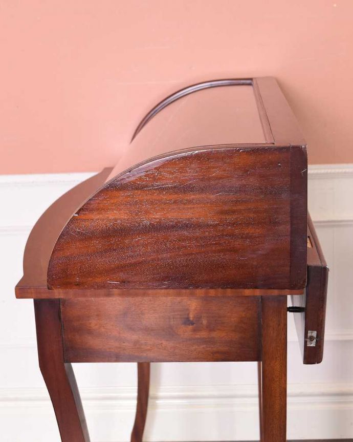 めずらしい家具 アンティーク家具 英国輸入アンティーク家具、曲面ガラスが素敵なディスプレイキャビネット(ミラー付きショーケース)。フレームはマホガニー材。(m-602-f)