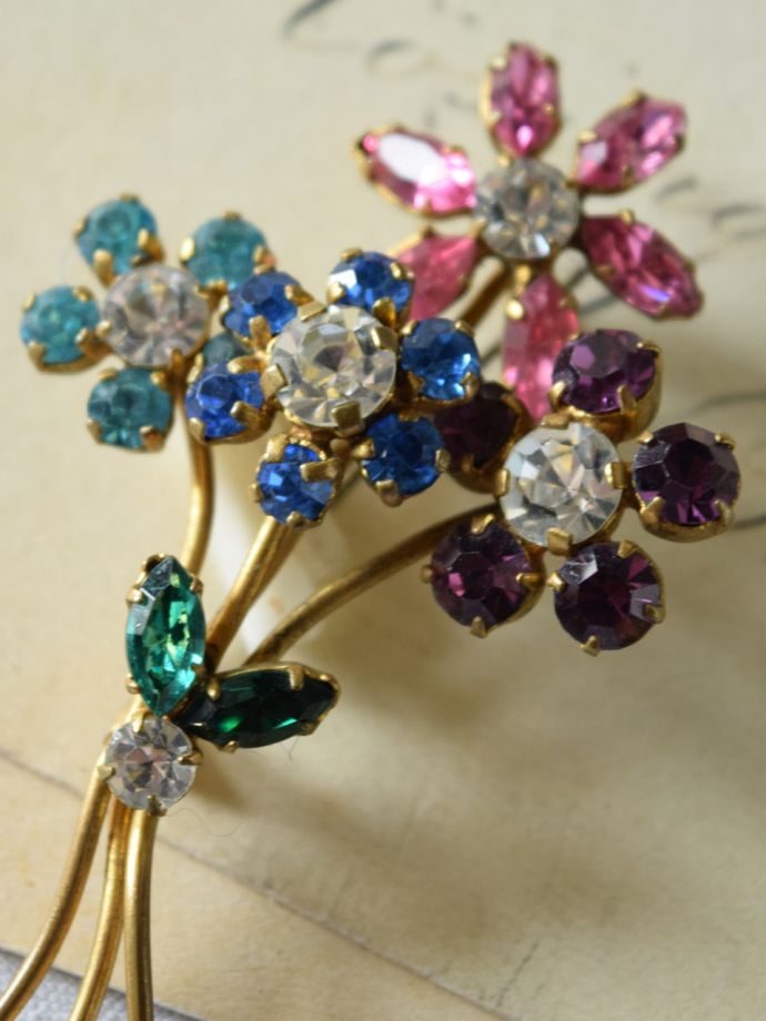 アンティークのブローチ