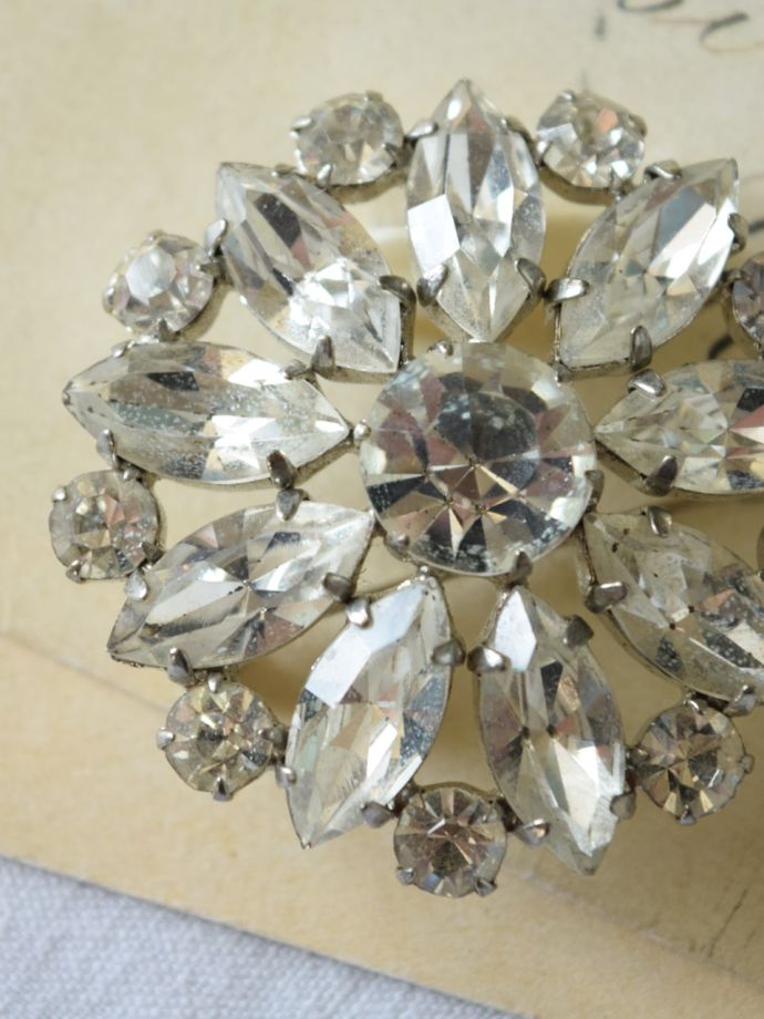 アンティークのブローチ