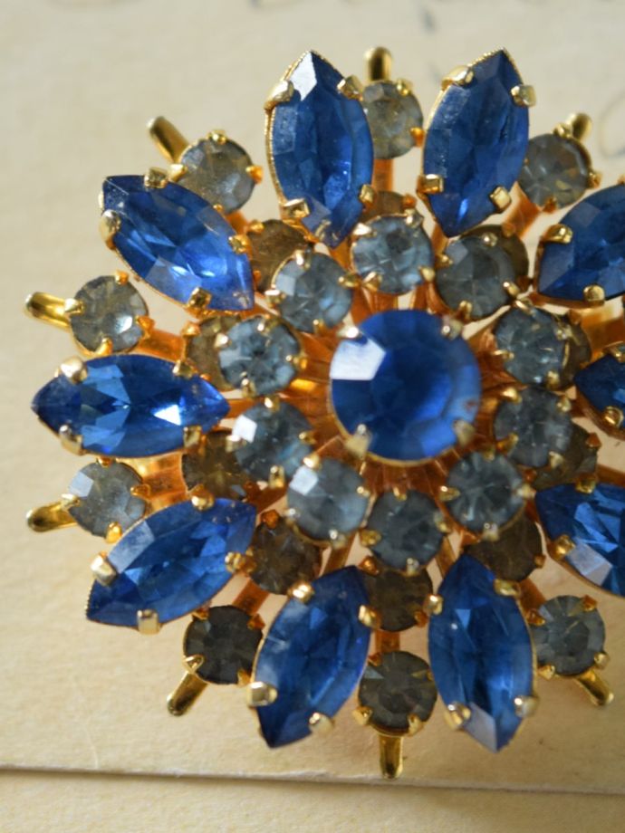 アンティークのブローチ