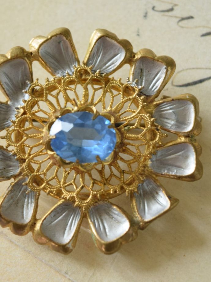 アンティークのブローチ