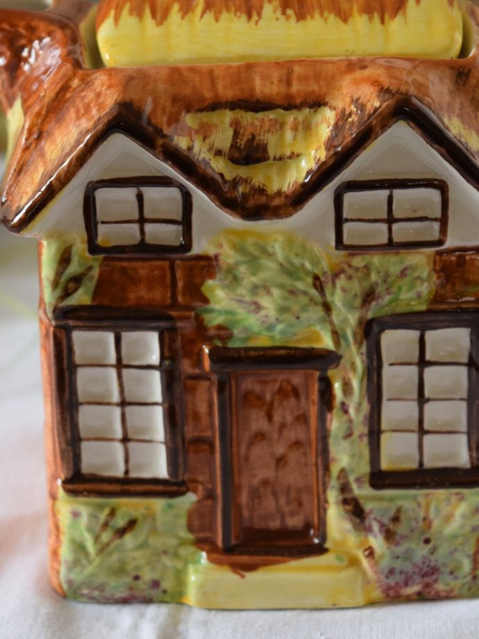 アンティークのおしゃれなティーポット