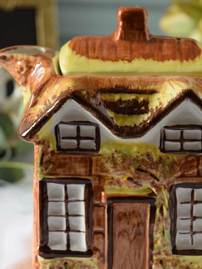 アンティークのおしゃれなティーポット