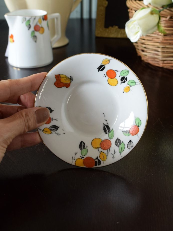 陶磁器のソーサー