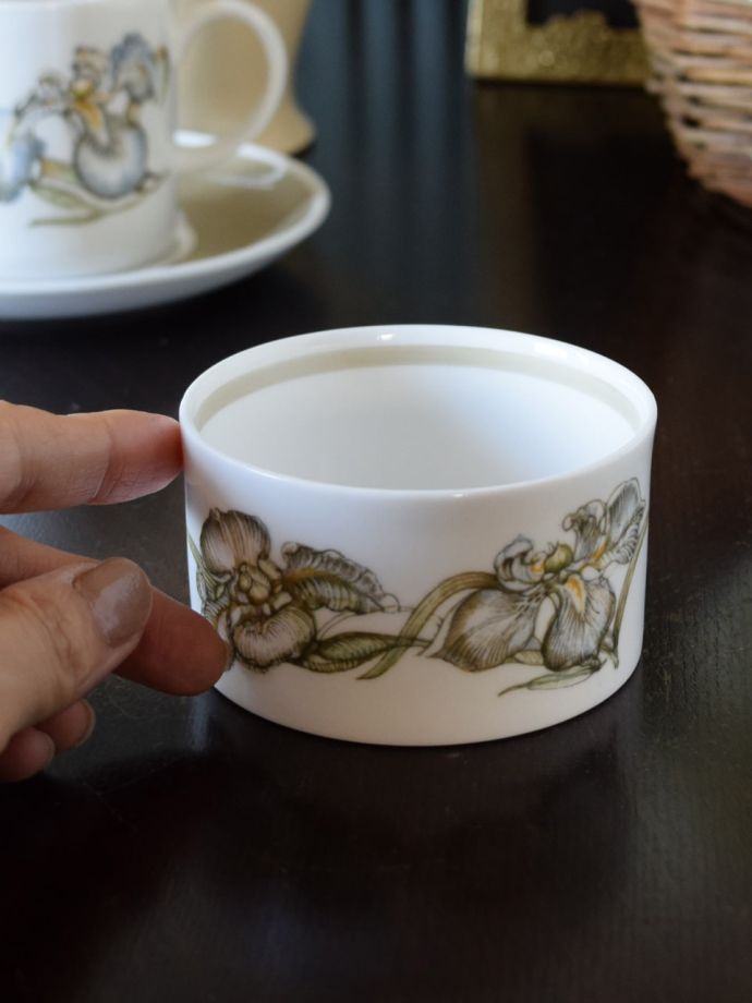 陶磁器のシュガーボウル