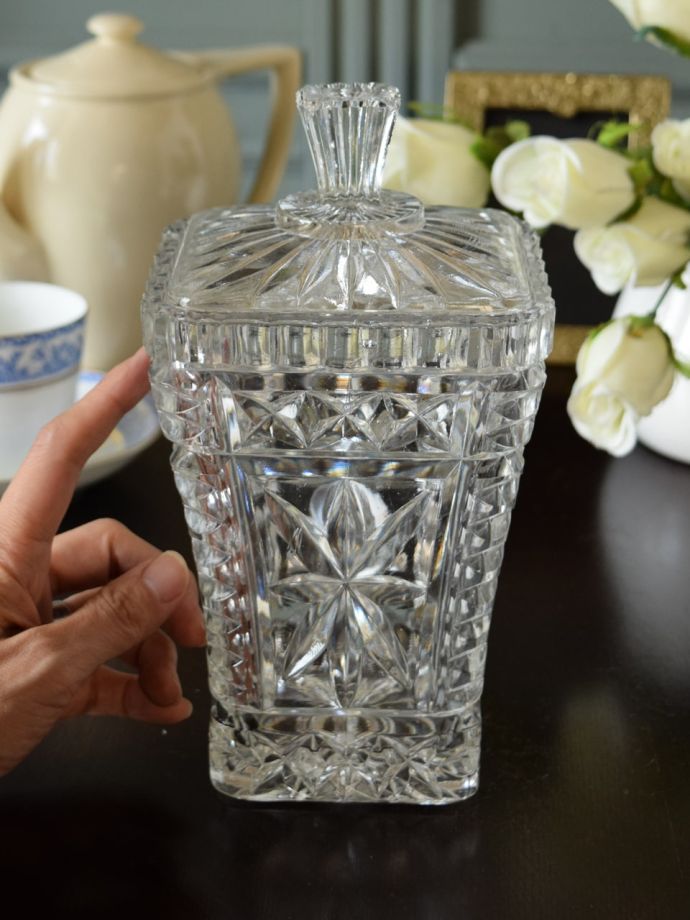 キラキラ輝くアンティークガラス