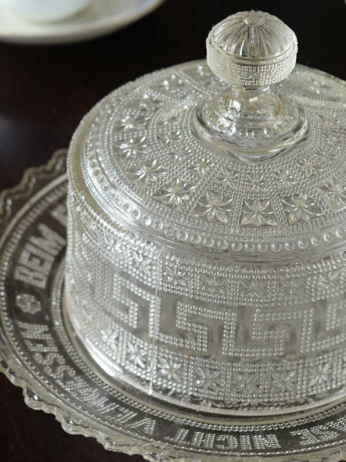 アンティークガラスのチーズディッシュ