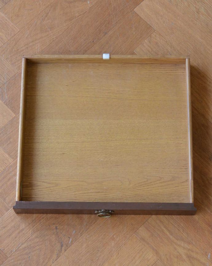 ロイドテーブル　アンティーク家具　英国輸入のアンティーク家具、引き出し付きのオケージョナルテーブル（マホガニーテーブル）。引き出しが１杯あります。(m-611-f)