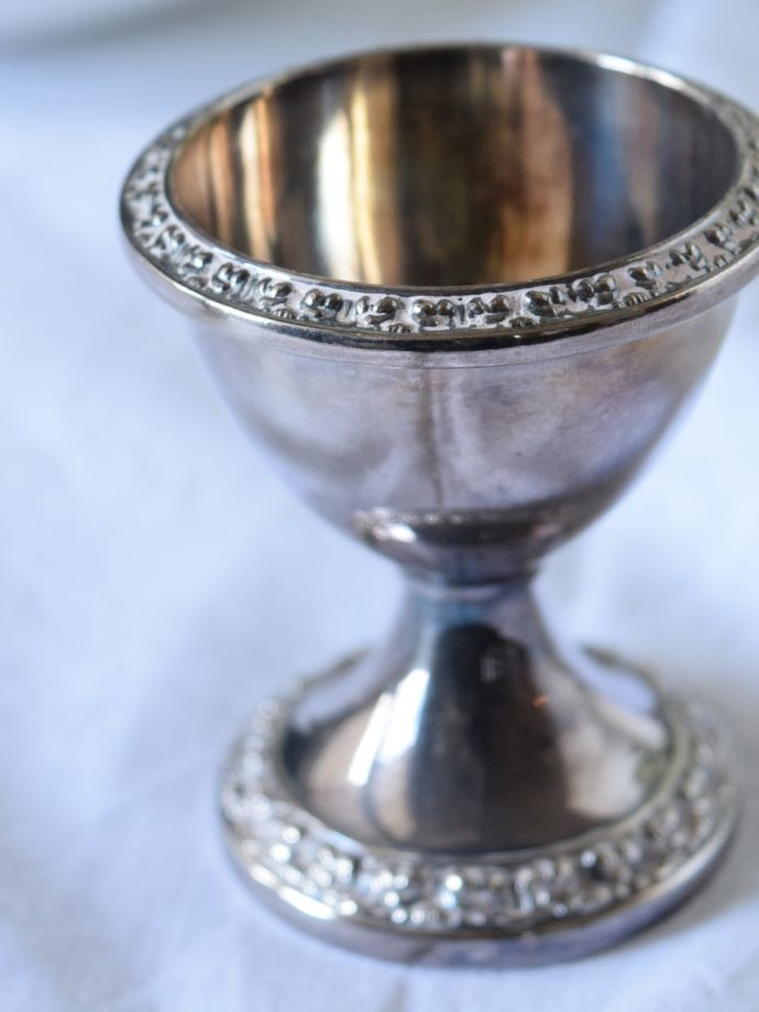 【アンティーク】透かし模様の銀製エッグスタンド アンティーク】透かし模様の銀製エッグスタンド アンティーク】透かし