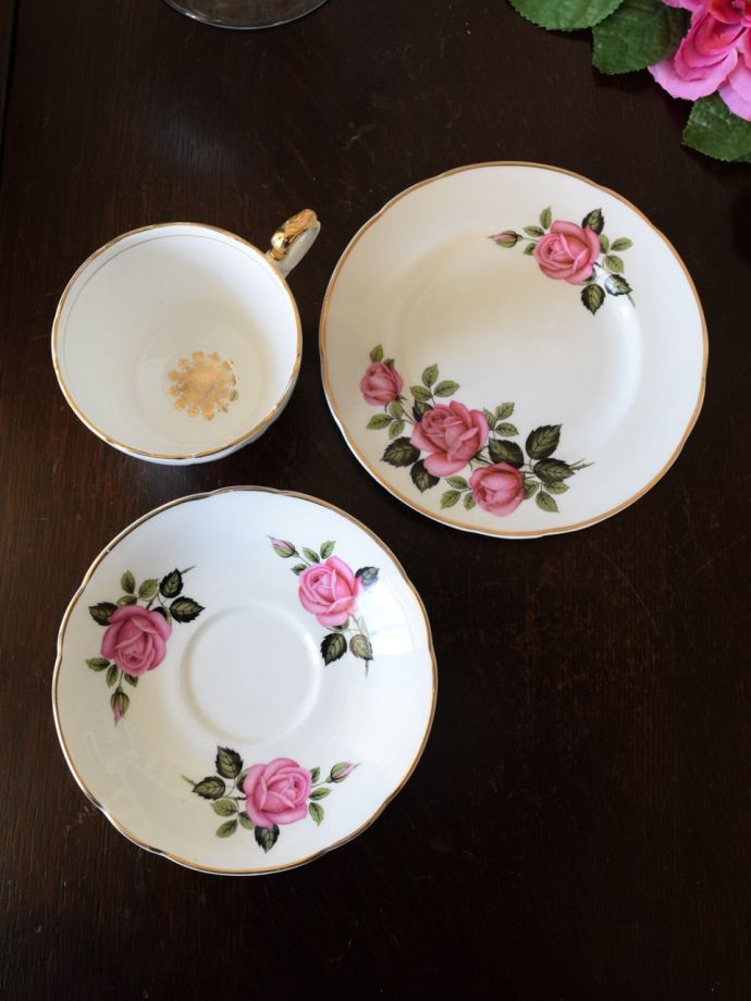 英国アンティークのおしゃれな食器