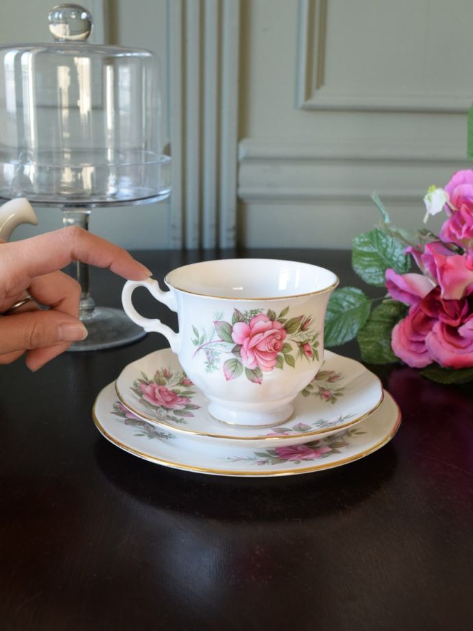 イギリスのカップ＆ソーサー(トリオ)