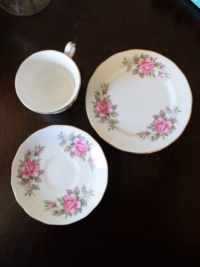 英国アンティークのおしゃれな食器