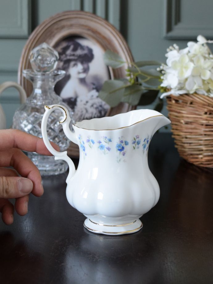 陶磁器のミルクピッチャー
