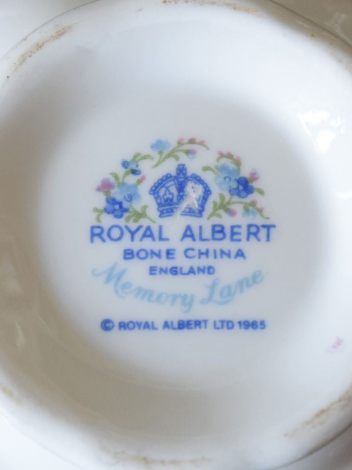 ロイヤルアルバートのバックスタンプ