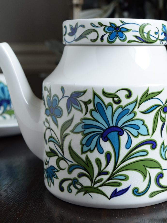 ミッドウィンターのスパニッシュガーデンのポット