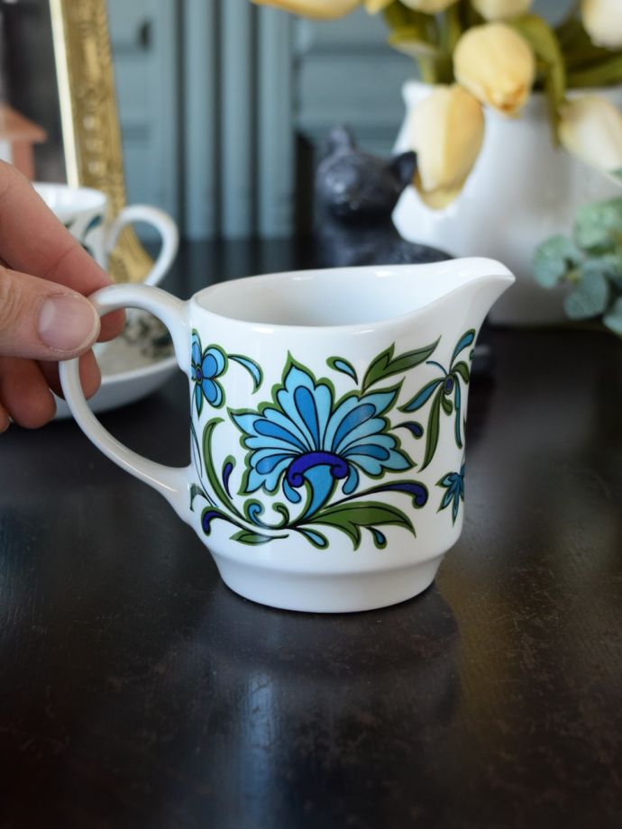 陶磁器のミルクピッチャー