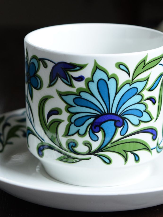 ミッドウィンターのスパニッシュガーデンのカップ＆ソーサー