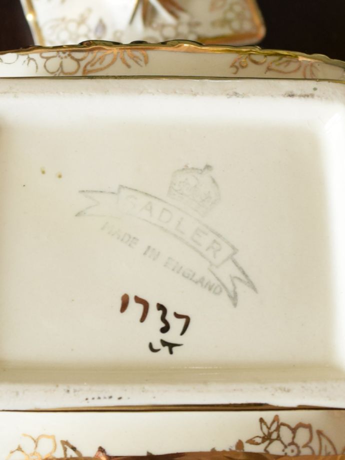 James Sadlerのバックスタンプ