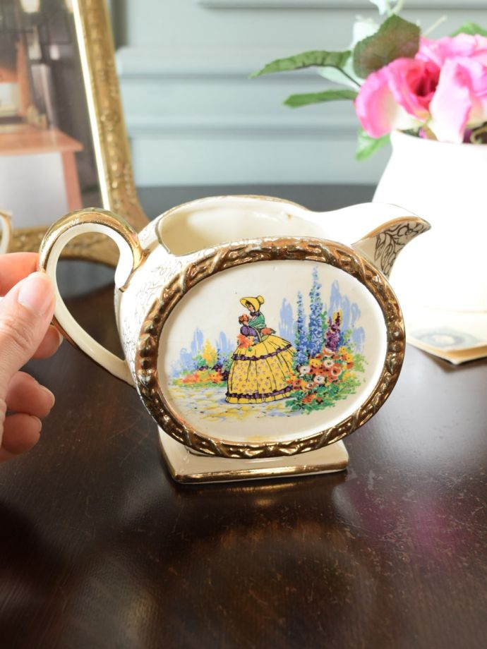 陶磁器のミルクピッチャー