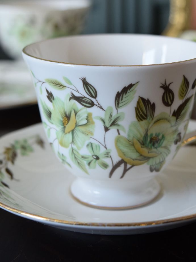 Colcloughのアンティークカップ＆ソーサー