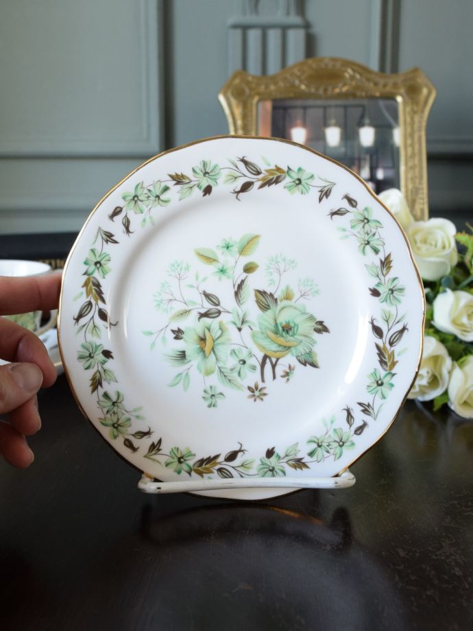 Colclough （コルクラフ）のおしゃれなアンティーク食器、SEDGLEYの