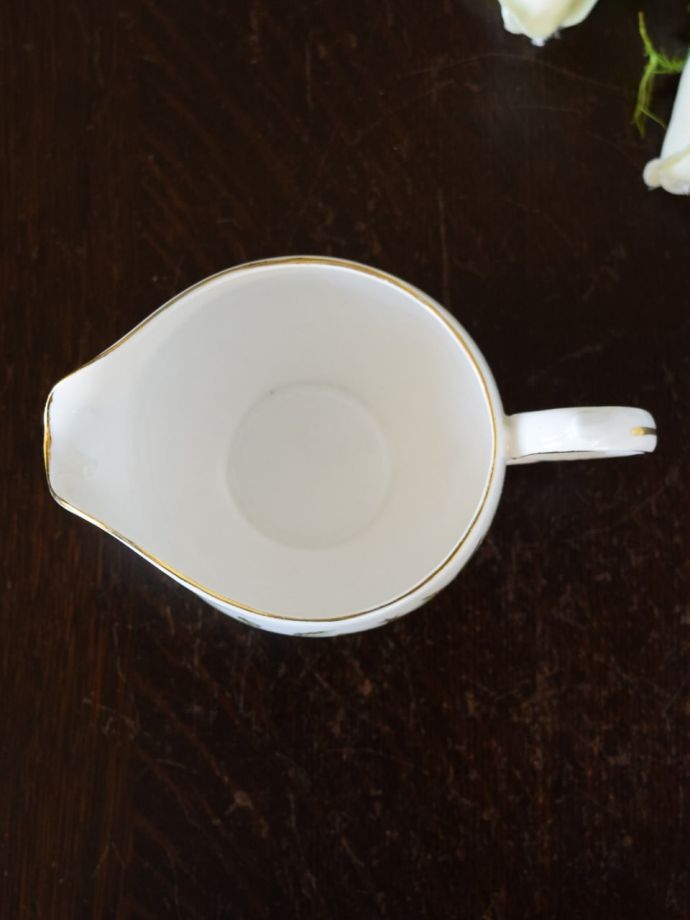 英国アンティークのおしゃれな食器