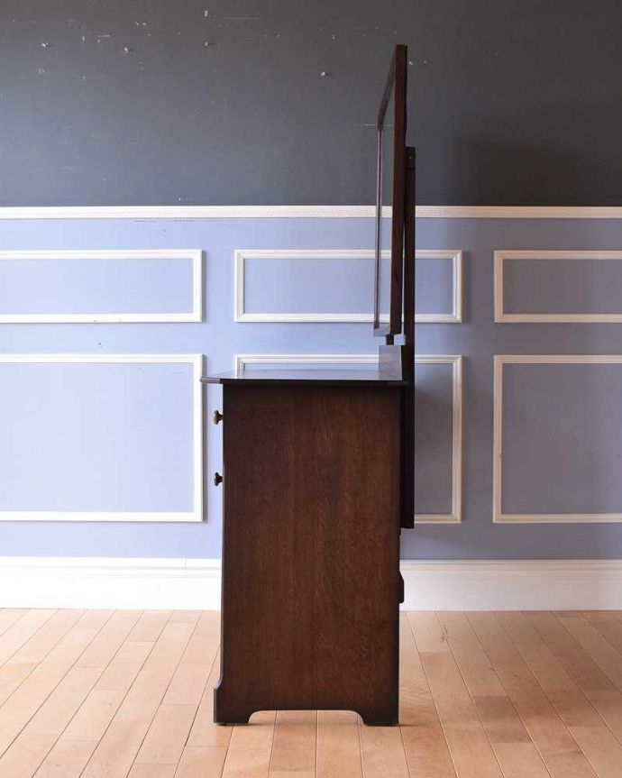 アンティークのドレッサー　アンティーク家具　アンティークの英国家具、オーク材のドレッシングチェスト。横から見てもステキもちろん横から見られてもいいようにしっかり修復してあります。(m-619-f)