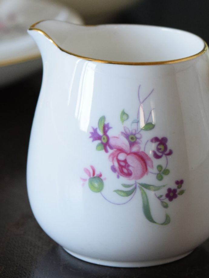 クラウンスタッフォードシャーのミルクピッチャー