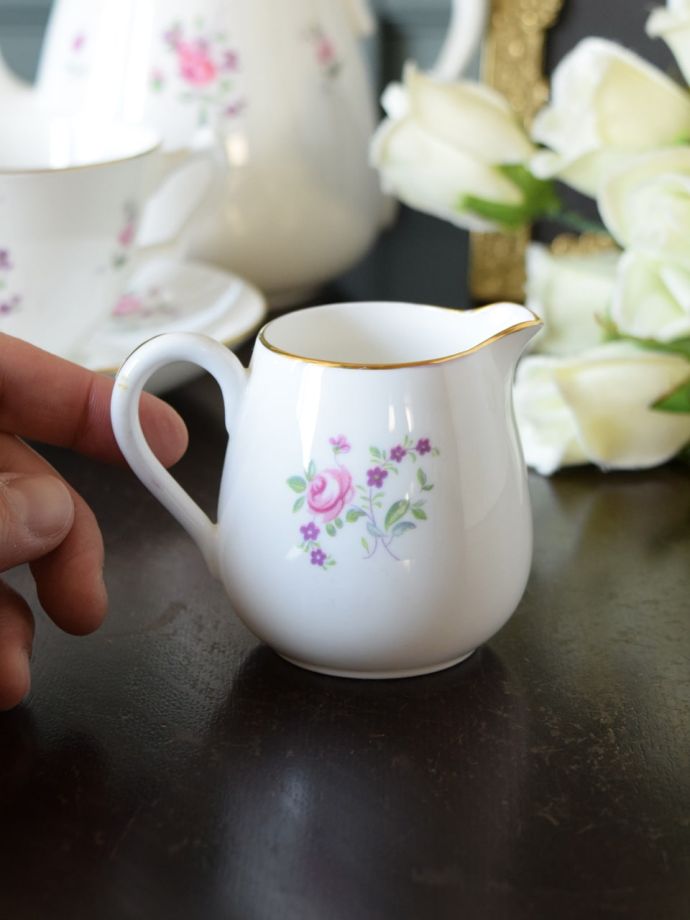 陶磁器のミルクピッチャー