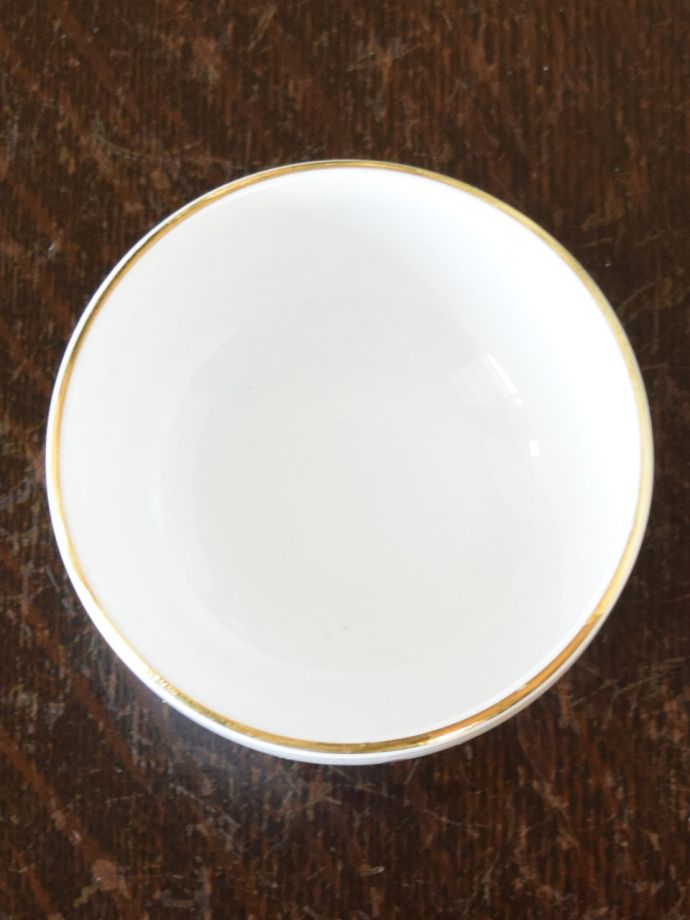 英国アンティークのおしゃれな食器