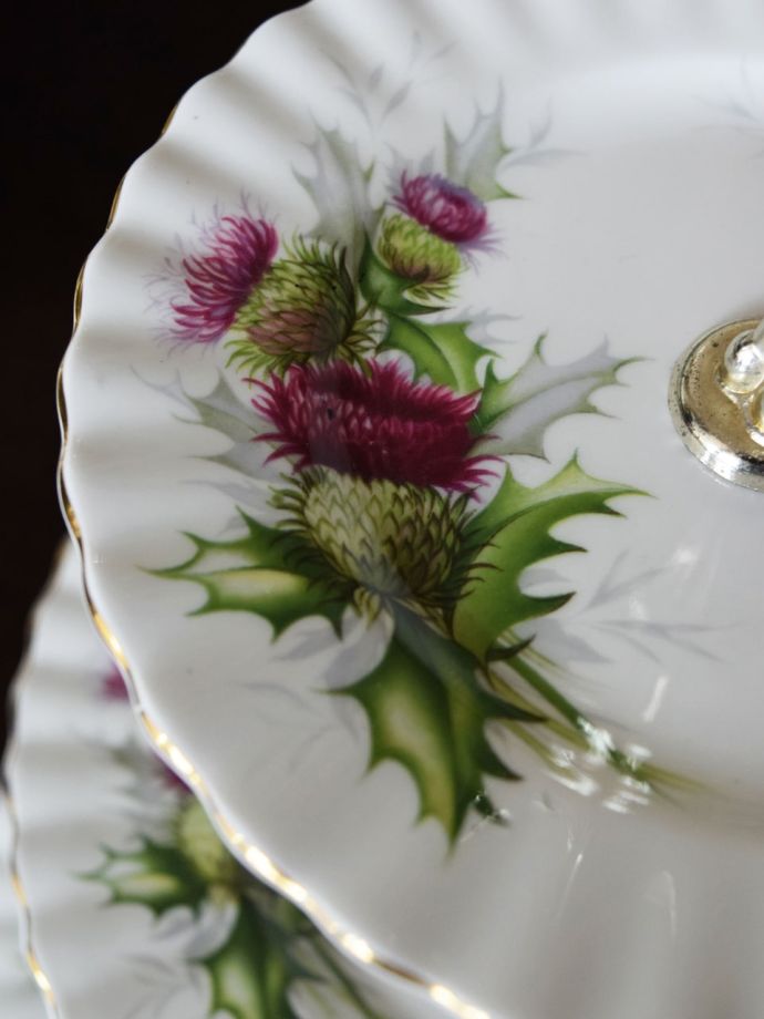 英国のアンティーク陶磁器、ロイヤルアルバート社の3段ケーキスタンド